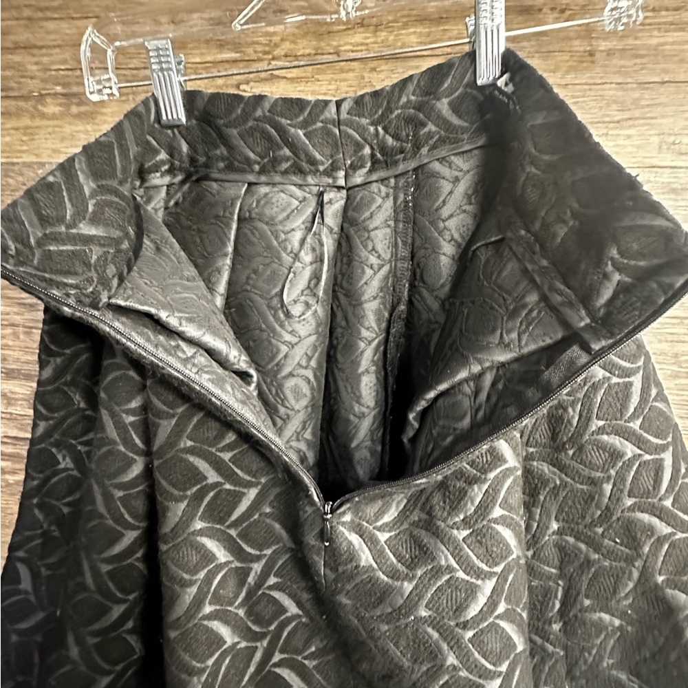 Elegant Black Patterned Skirt - Picture 5 of 6